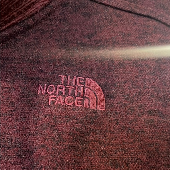 The North Face Burgundy Fleece - Picture 2 of 6